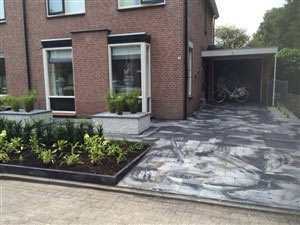 Oprit Naast De Voortuin